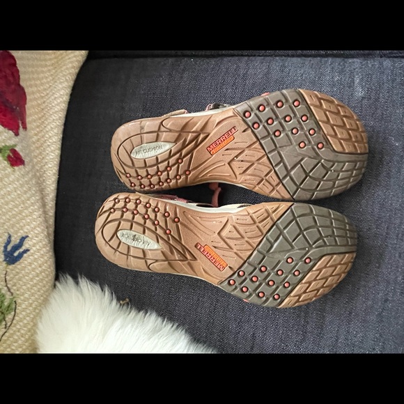 Merrell Closed-Toe Sandals - Picture 2 of 3